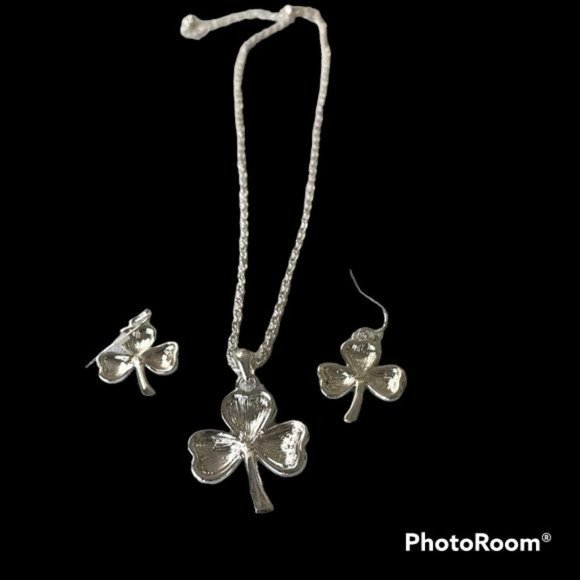 Shamrock Necklace Earrings Set Pendant 18 inch Chain St Patrick's Day Pa… - Picture 11 of 12